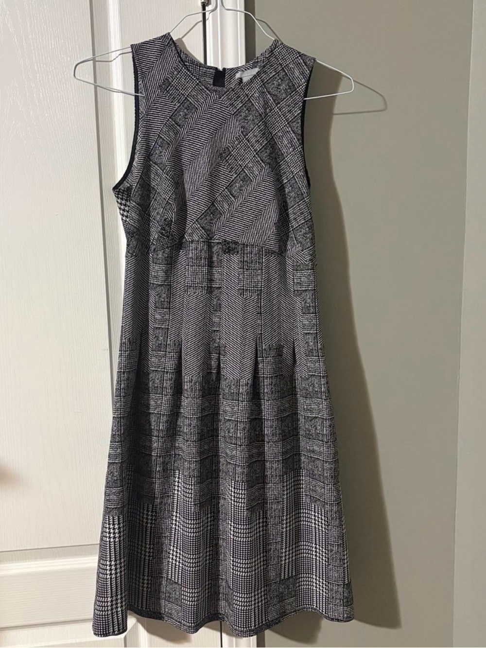 H&M Black and White Sleeveless Midi Dress with Geometric Plaid